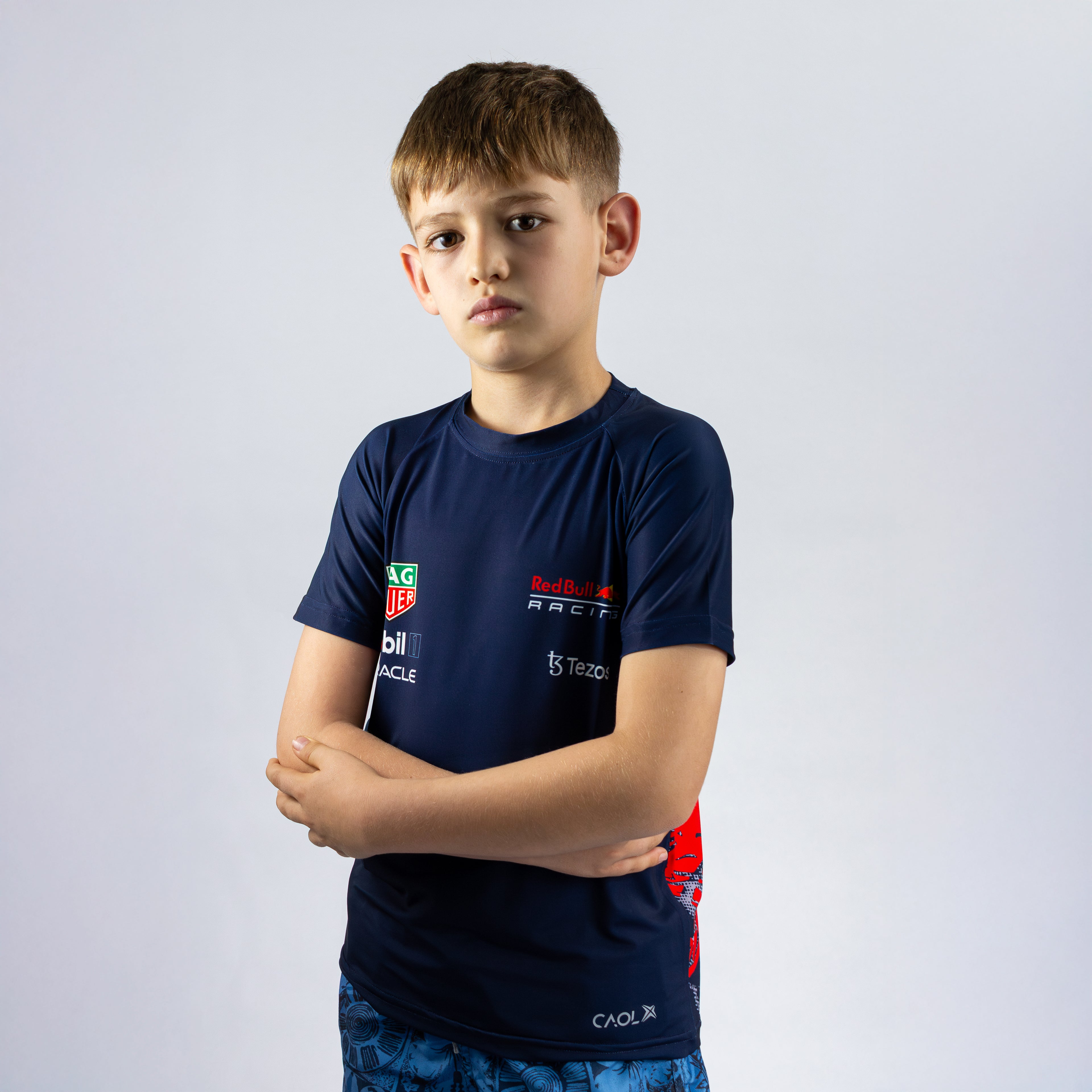 REMERA DE AGUA PARA NIÑOS - RED BULL - PROTECCION UV30+